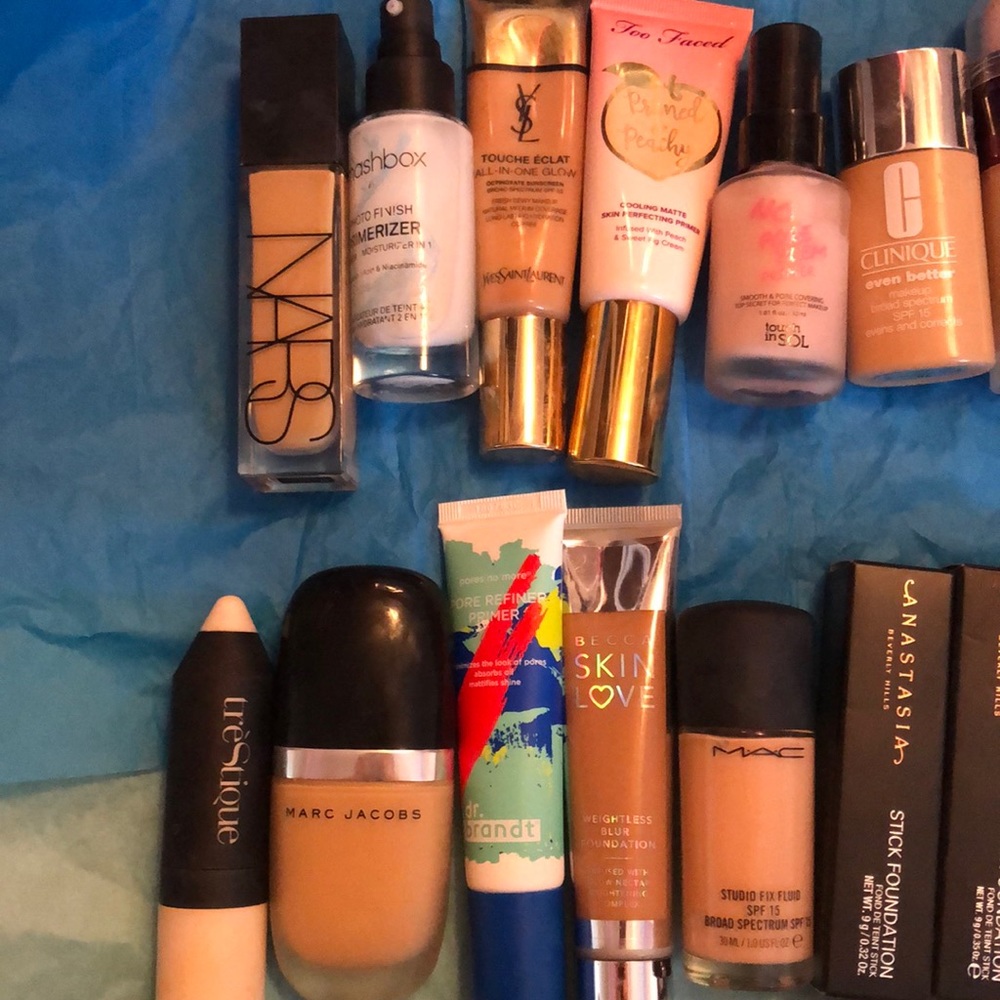 Unlisted Makeup Bundle Foundation/Primer/Powder - Picture 2 of 8